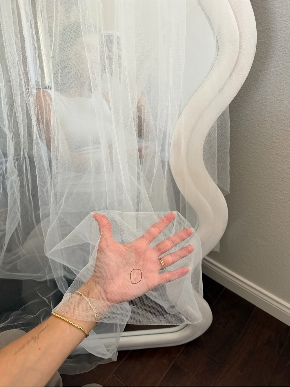 Kate Willa Roj Veil - Picture 10 of 10